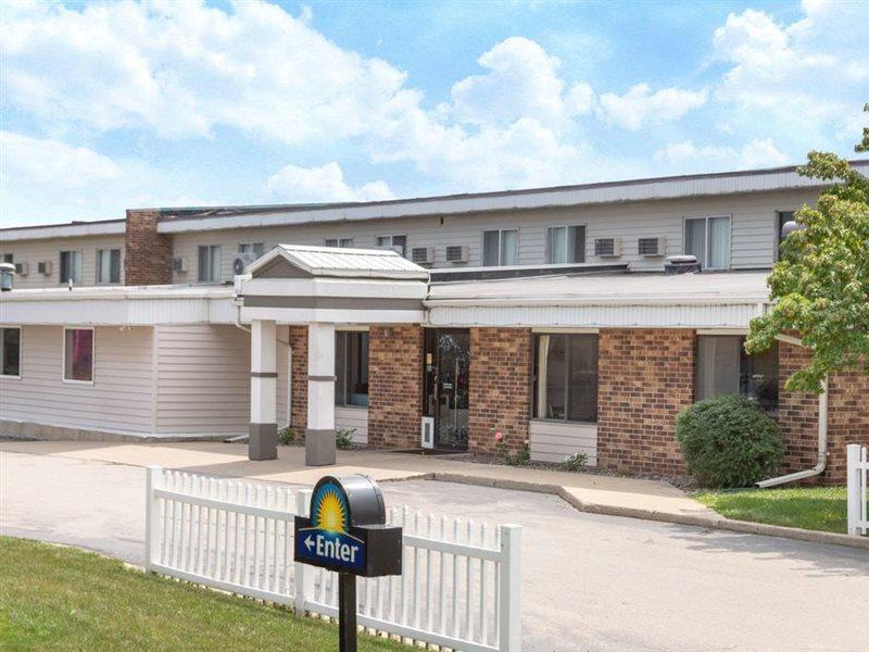 Days Inn By Wyndham Fond Du Lac Esterno foto