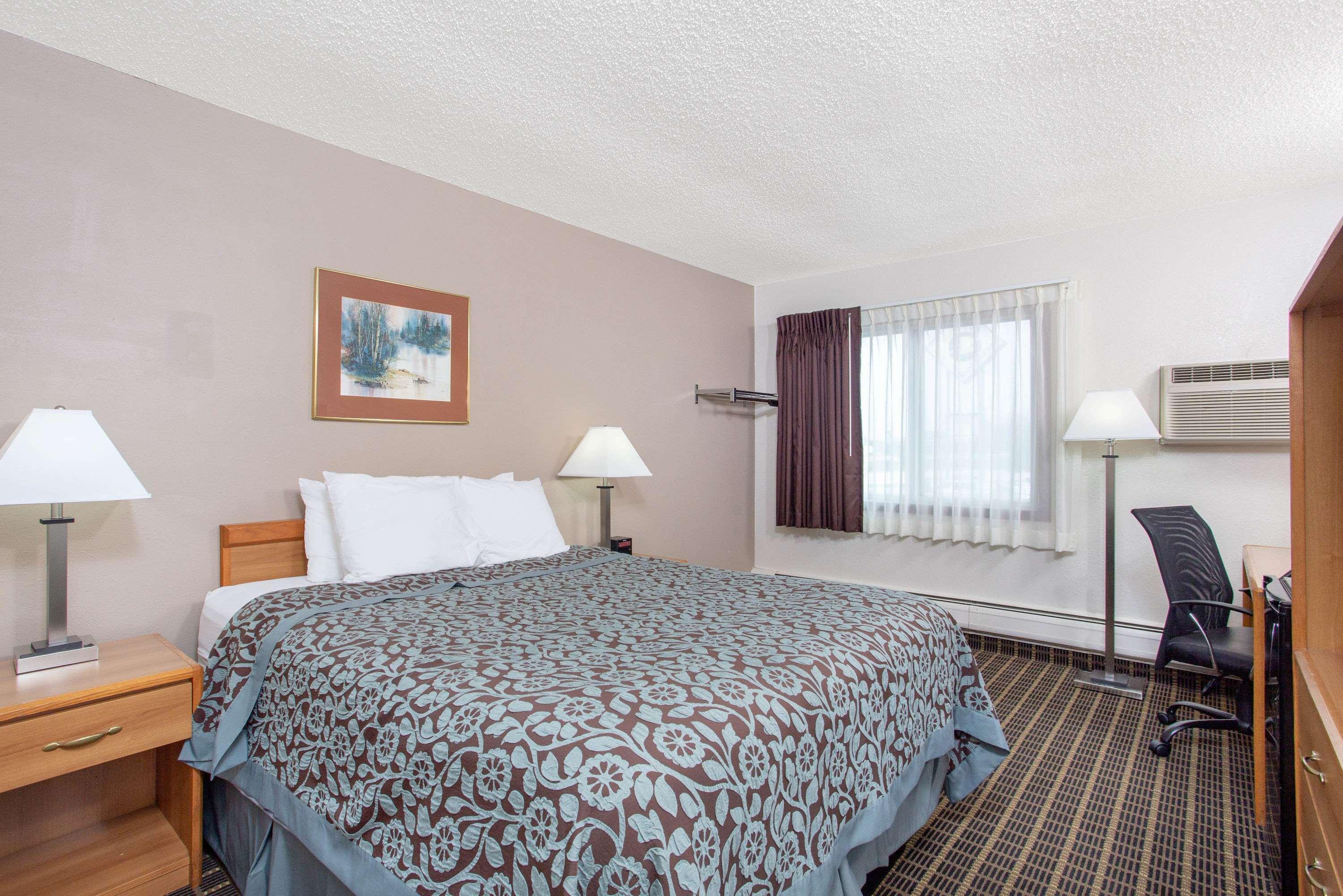 Days Inn By Wyndham Fond Du Lac Esterno foto